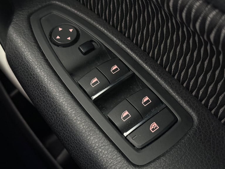 2018 BMW 1 Series 118i [1.5] SE 5dr [Nav/Servotronic] Step Auto HATCHBACK PETROL Automatic