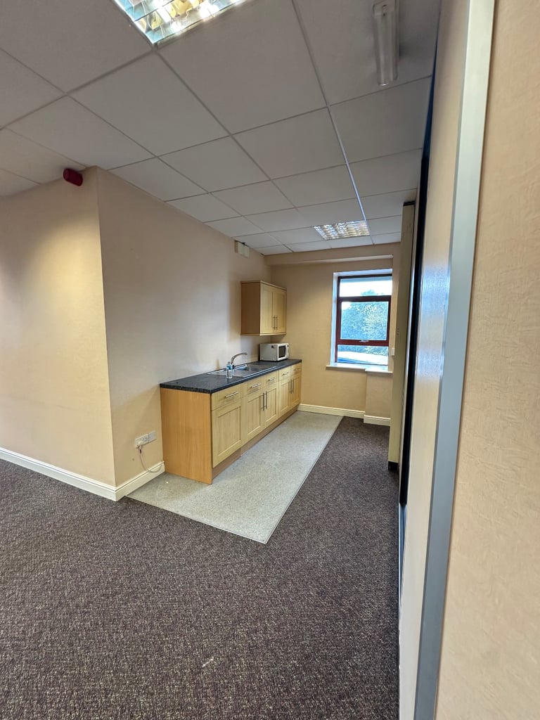 Beauty rooms/office space to RENT