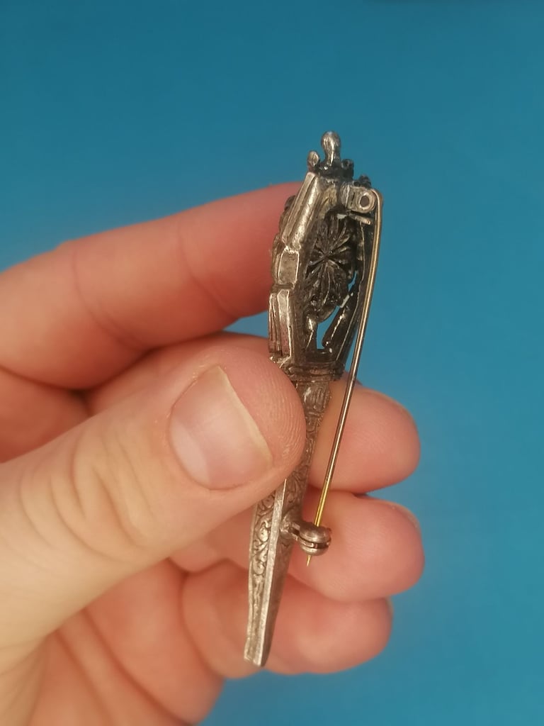 Vintage MIRACLE Celtic Scottish Staff Light green, marbled white stone Brooch Pin.