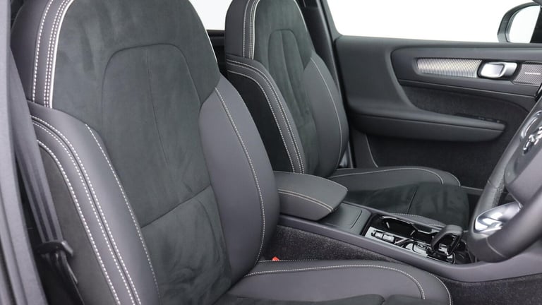 2025 Volvo XC40 B4 (P) Ultra Dark (Sunroof, Pilot Assist, 21' Alloys, BLIS) ESTATE Petrol/Electri...