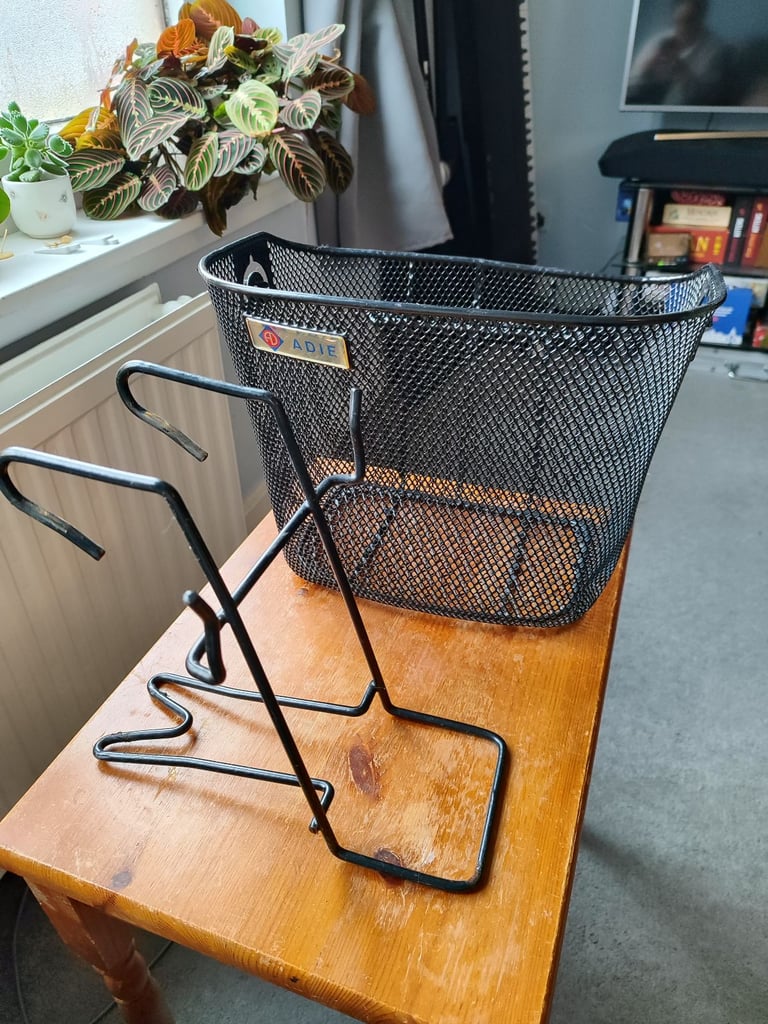 Bike basket and attachment