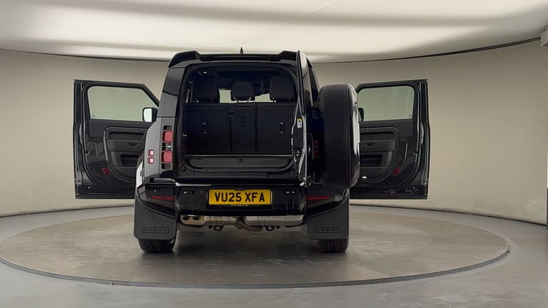 2025 Land Rover Defender 3.0 D250 X-Dynamic SE 90 3dr Auto ESTATE DIESEL Automatic