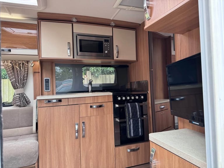  2014 Swift Conqueror 645 Twin Axle Caravan - 4 berth Excellent Condition! Location is Gloucester