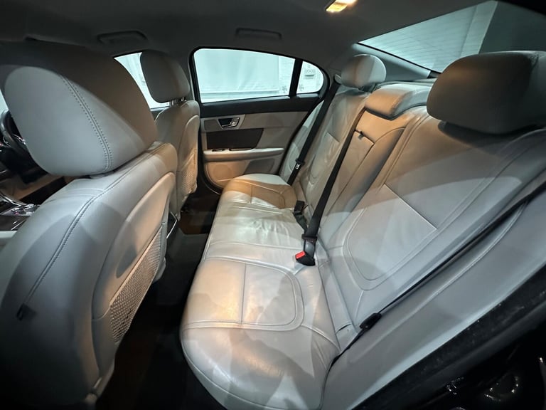 2012 Jaguar XF 2.2d Luxury 4dr Auto SALOON DIESEL Automatic