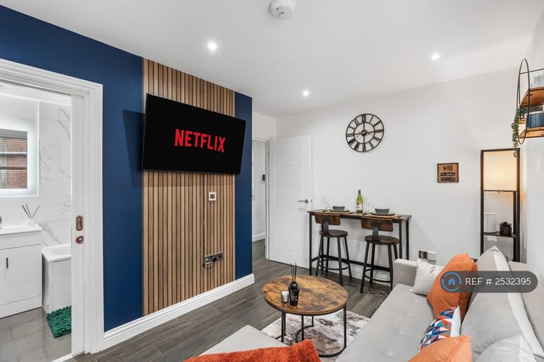 1 bedroom flat in Windsor Court, Brighton, BN1 (1 bed) (#2532395)