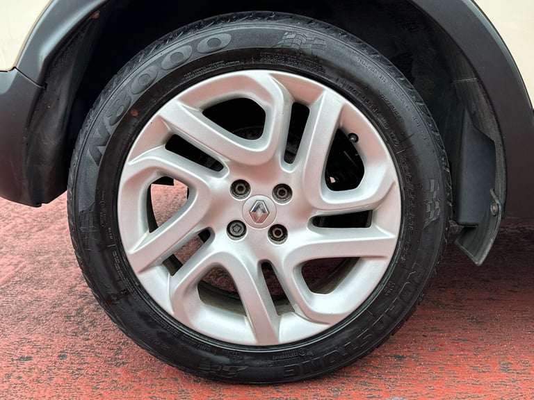 2014 Renault Captur 1.5 dCi 90 Dynamique MediaNav Energy 5dr - JUST SERVICED - FULL MOT HATCHBACK...