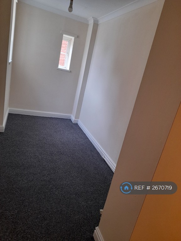 2 bedroom flat in Union Road, Thorne, DN8 (2 bed) (#2670719)