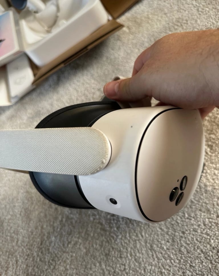 Meta Oculus Quest 3S 128GB with box.