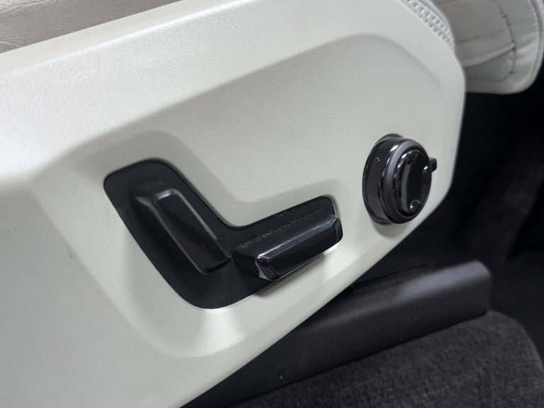 2021 Volvo XC90 recharge-inscription-pro T8 AWD (390 hp) Auto ESTATE Petrol/Electric Hybrid Autom...