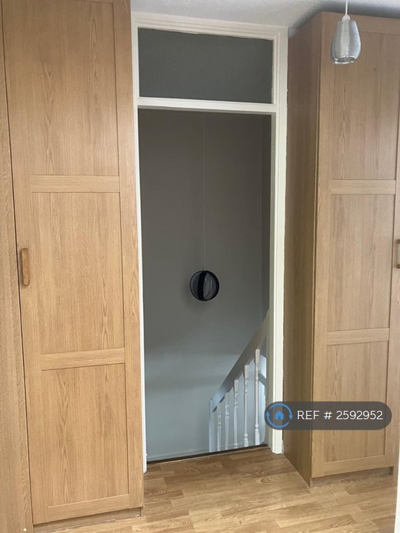 3 bedroom flat in John Parker Square, London, SW11 (3 bed) (#2592952)