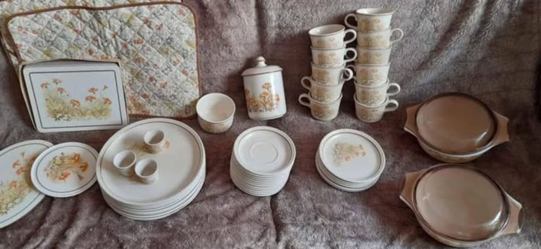 image for MARKS & SPENCER M&S FIELD FLOWERS 1418 STONEWARE DINNER SET JOB LOT 50 ITEMS