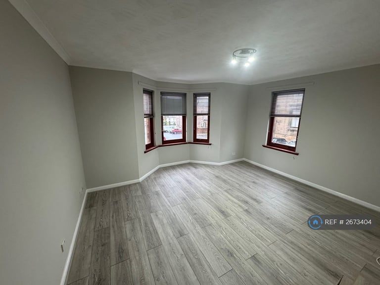 2 bedroom flat in Robertson Street, Greenock, PA16 (2 bed) (#2673404)