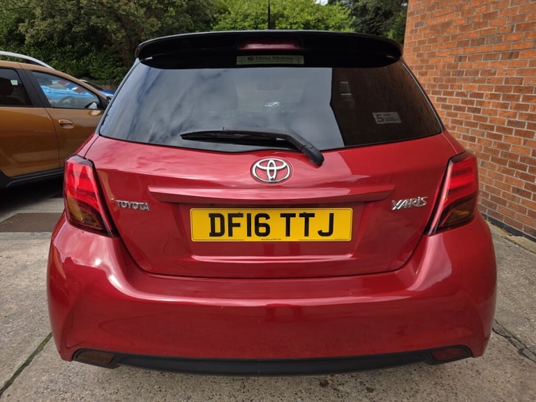 2016 Toyota Yaris 1.33 VVT-i Design 5dr CVT HATCHBACK PETROL Automatic
