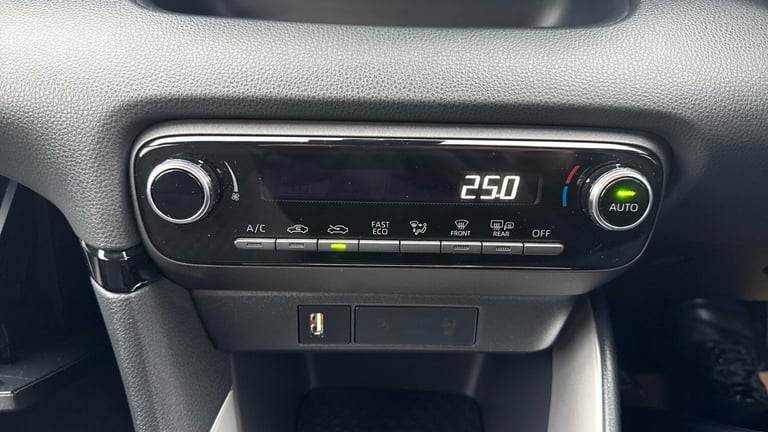 2022 Toyota Yaris 1.5 Hybrid Icon 5dr CVT Hybrid Hatchback Hatchback Hybrid Automatic