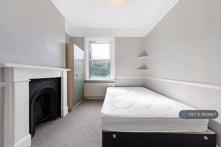 4 bedroom house in Kincaid Road, London, SE15 (4 bed) (#2609927)