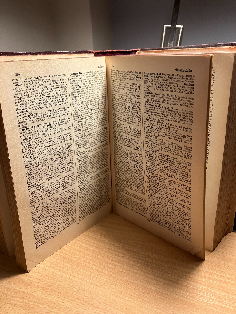 NEW ENGLISH DICTIONARY., Earnest Baker (1932)
