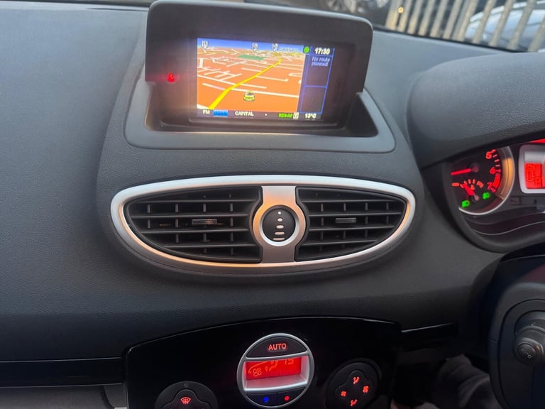 2011 Renault Clio 1.6 VVT Initiale TomTom Auto Euro 5 5dr HATCHBACK Petrol Automatic