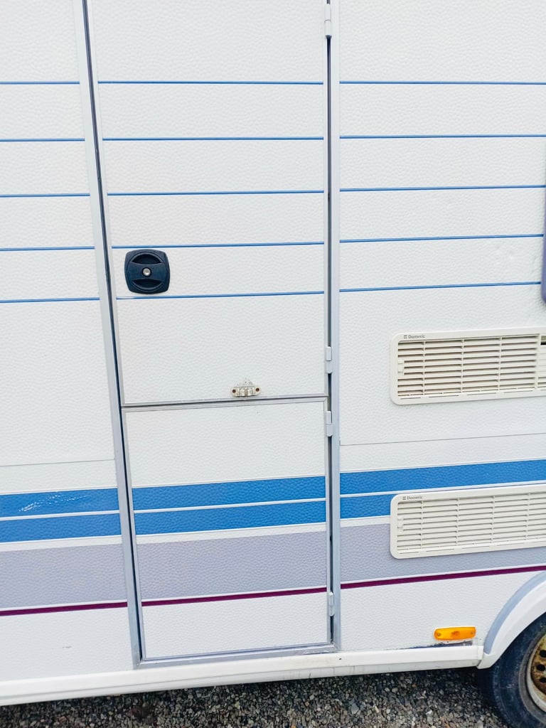 2005 Fixed bed hobby caravan 