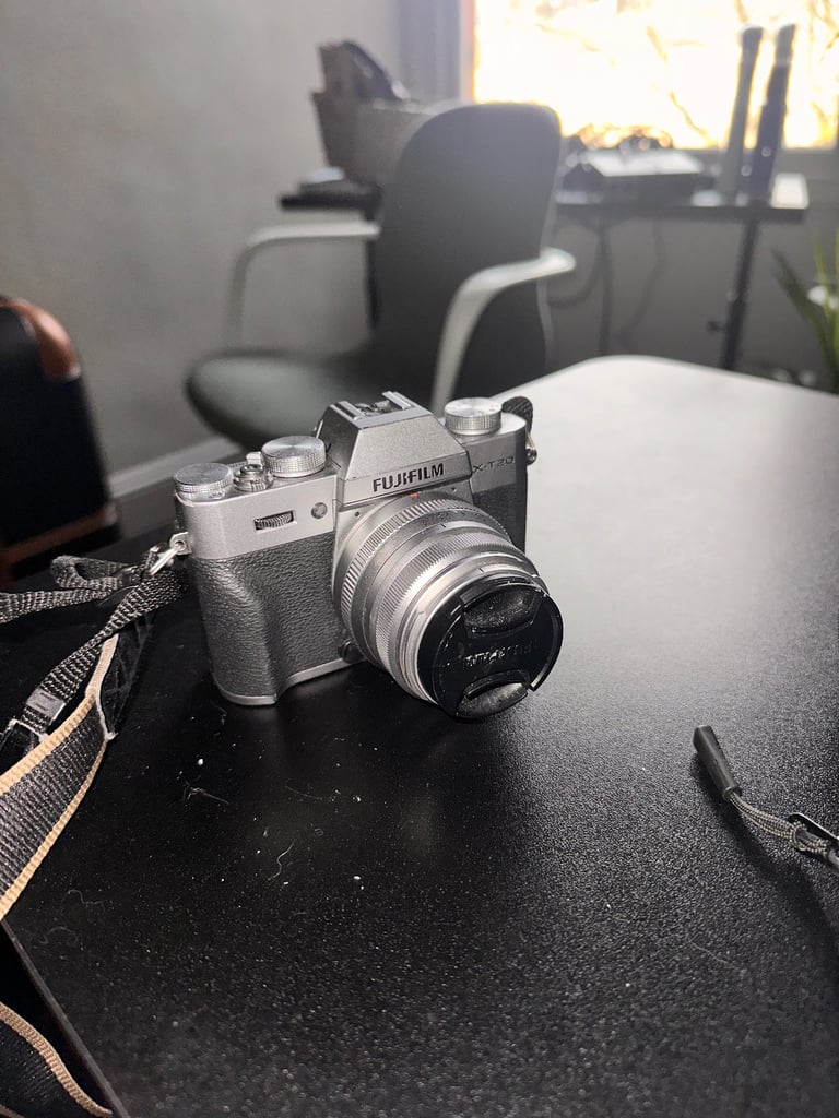 Fujifilm XT-20 mirrorless apc camera 