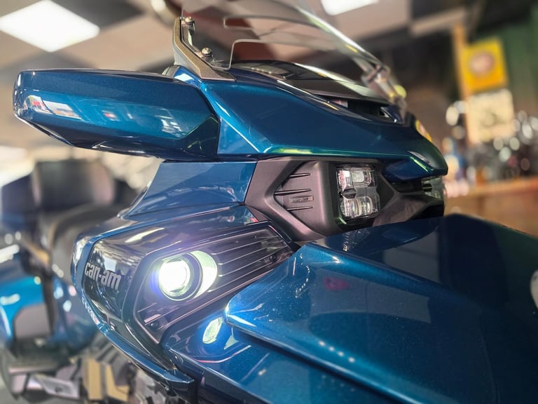 2024 CAN-AM SPYDER F3 LIMITED TRIKE 1330CC SEMI AUTO 2,200 MILE'S 