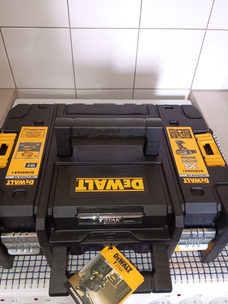 DeWalt DCD996N Combi hammer drill plus battery 