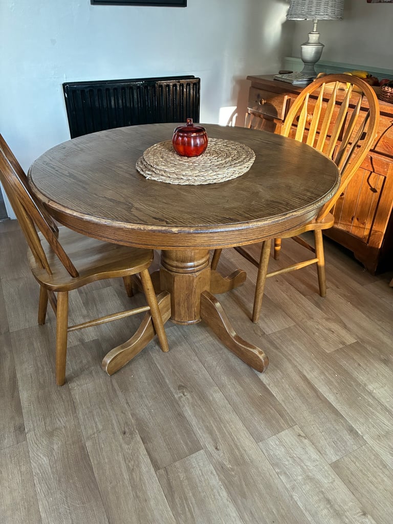 Round dining table 