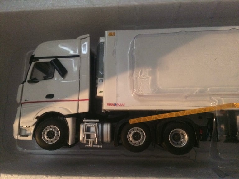 image for WSI Mercedes Benz fridge trailer for spares or repairs