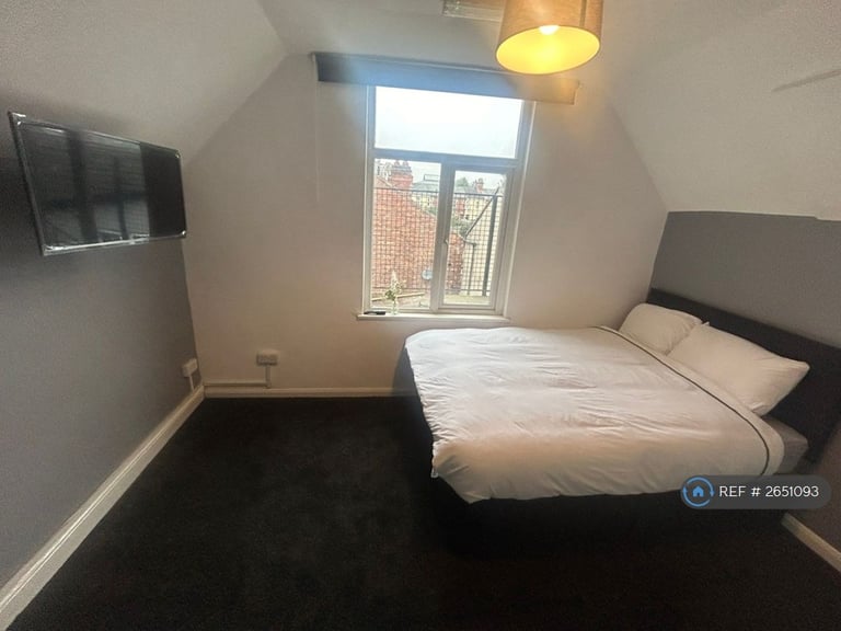 4 bedroom flat in Beech Avenue, New Basford, Nottingham, NG7 (4 bed) (#2651093)