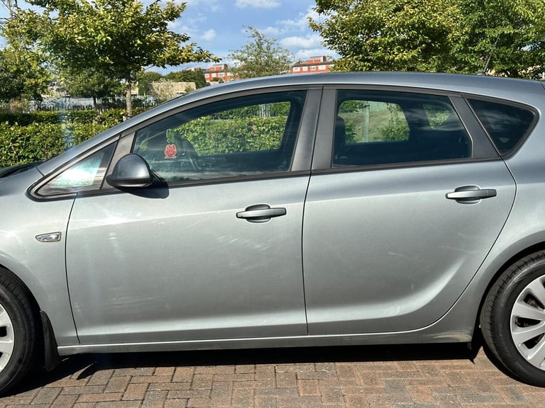 2011 Vauxhall Astra 1.4 16v Exclusiv Euro 5 5dr HATCHBACK Petrol Manual