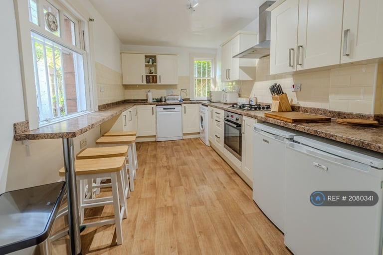 3 bedroom flat in Nile Grove, Edinburgh, EH10 (3 bed) (#2080341)