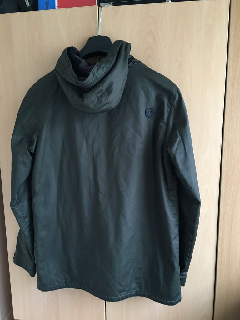 VOLCOM SNOWBOARDING JACKET SIZE (S/P) ** STILL AVAILABLE **