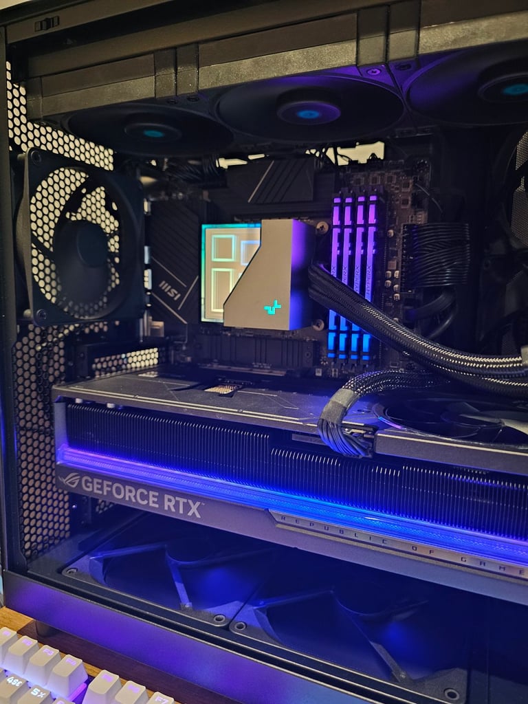 HIGH END GAMING PC RTX 5080 16GB / Intel Core i7-13700k / 32GB DDR4 3600MHz / 1TB NVMe M.2