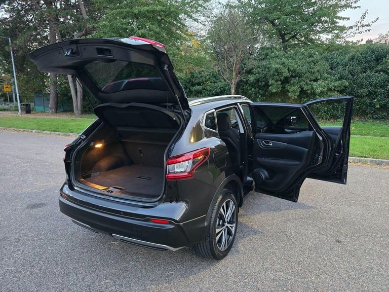 2018 Nissan Qashqai 1.5 dCi N-Connecta SUV 5dr Diesel Manual Euro 6 (s/s) (115 ps) HATCHBACK Dies...
