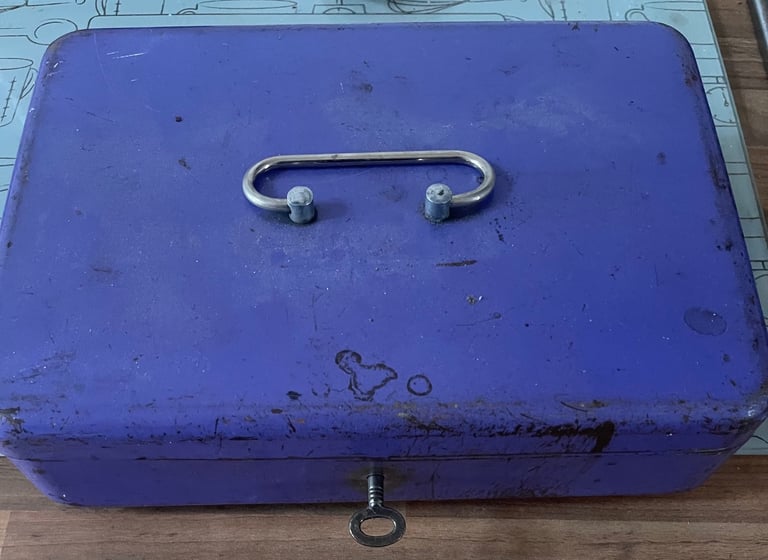 image for Metal Cash box lockable