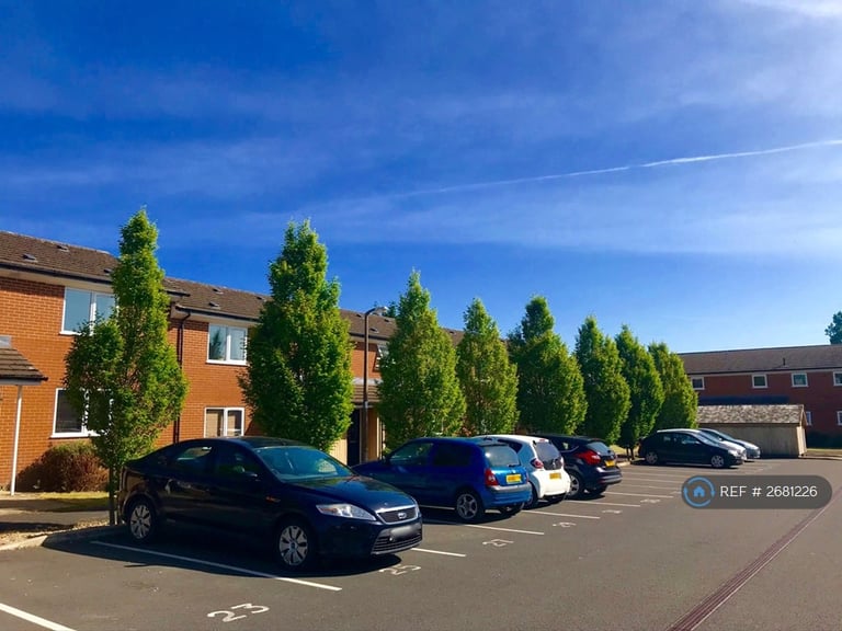 1 bedroom flat in Weston Rhyn, Shropshire, SY10 (1 bed) (#2681226)