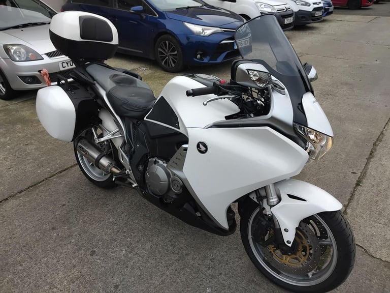 2011 11 HONDA VFR 1200 F-A WHITE VFR1200F FULL LUGGAGE SPORTS TOURER NEW MOT