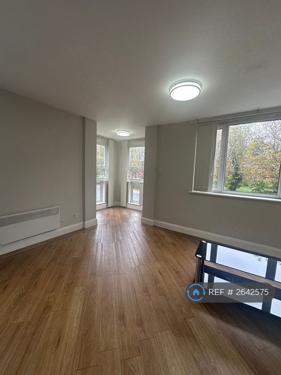 2 bedroom flat in Gladstone Court, Liverpool, L8 (2 bed) (#2642575)