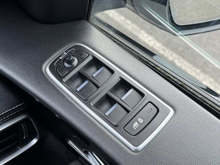 2017 Jaguar F-Pace 3.0 D300 V6 S Auto AWD Euro 6 (s/s) 5dr ESTATE Diesel Automatic