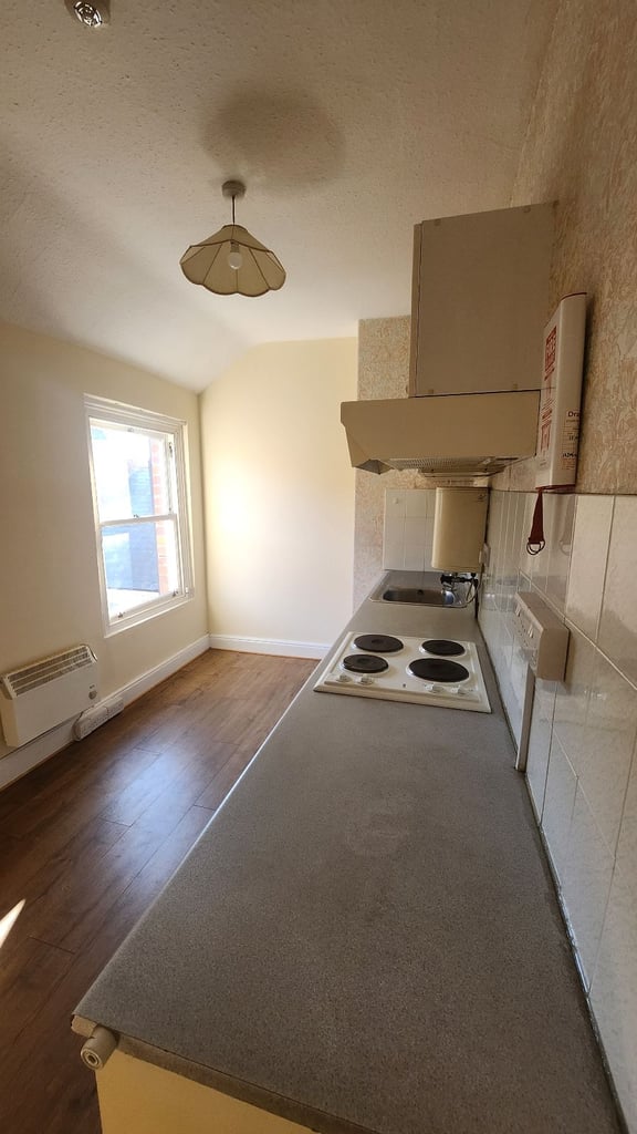 **TO LET**1 BEDROOM APARTMENT**BATH STREET**RHYL**