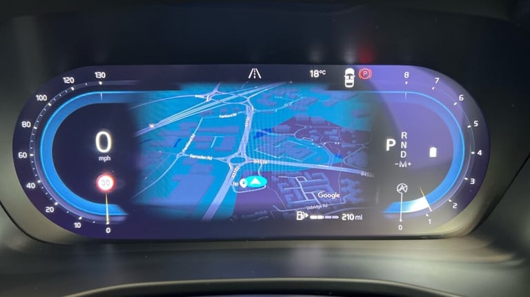 2022 Volvo XC40 Core, B3 mild hybrid, Petrol (Apple CarPlay, Power Tailgate, Google Nav) Estate P...