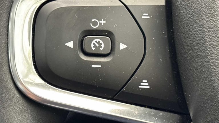 2025 Volvo XC40 2.0 B4 MHEV Ultra Bright DCT Auto Euro 6 (s/s) 5dr ESTATE Petrol/Electric Hybrid ...