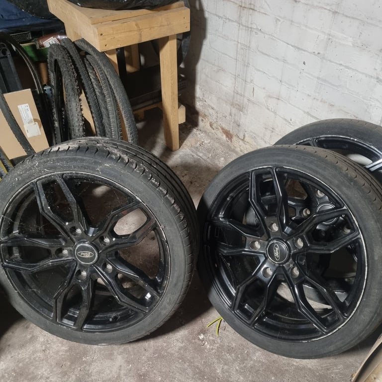Black ford alloy wheels 20"