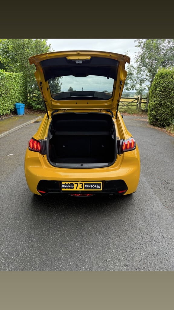 Peugeot 208 Allure Premium + 2023