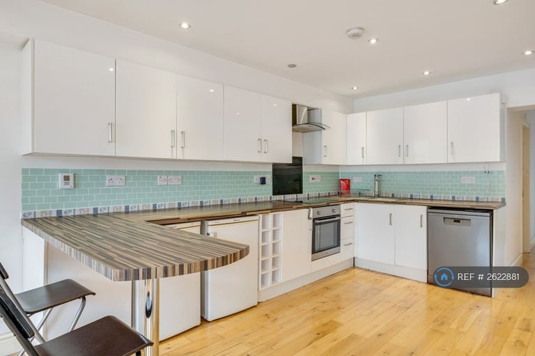 3 bedroom flat in Hornsey Road, London, N7 (3 bed) (#2622881)
