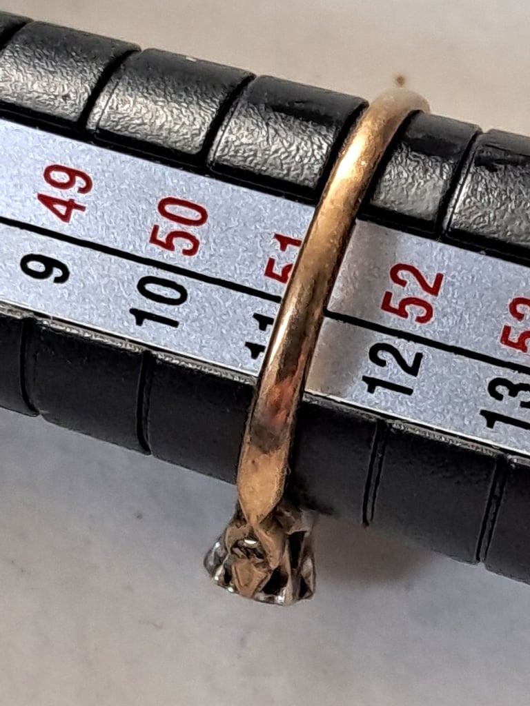 9ct gold ring diamond 