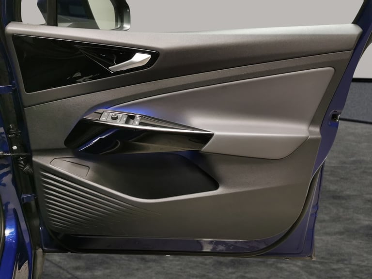 2022 Volkswagen ID.4 Pure 52kWh Life SUV 5dr Electric Auto (148 ps) - CARPLAY - AUTO PARK - LED S...