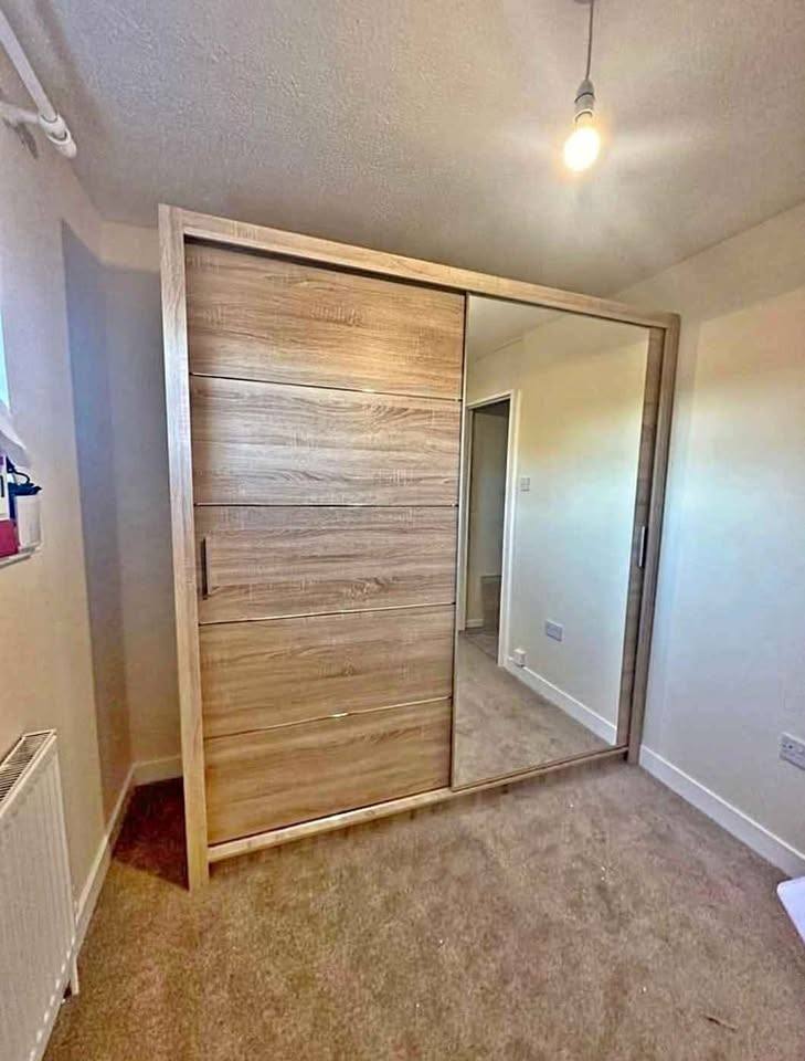 ♥️Beautiful 2,3 door sliding wardrobe with Plenty of pace for hanging and shelves.♥️🥳 cash on deliv
