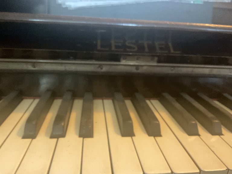 LESTEL Piano for grabs