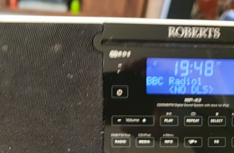 Roberts MP Sound 43 CD/DAB+/FM Black Radio. iPod dock,