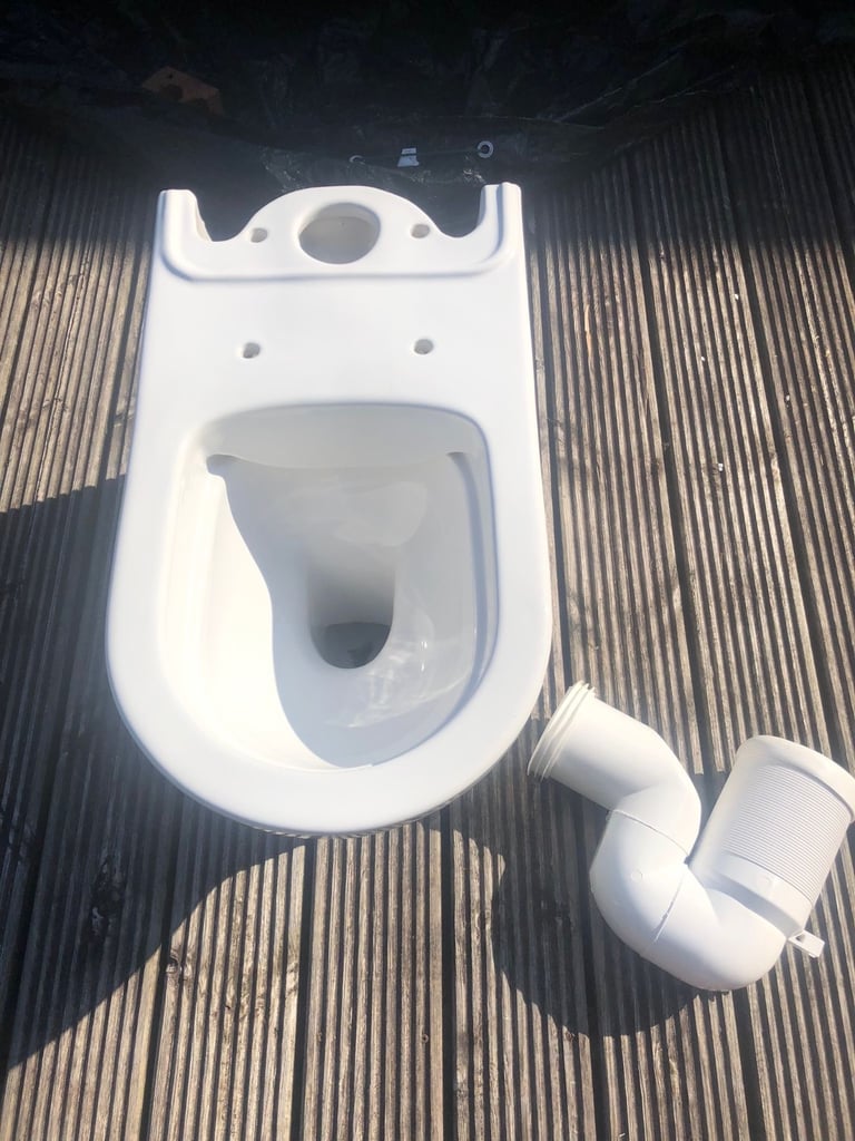 Toilet bowl and waste pipe *BRAND NEW*